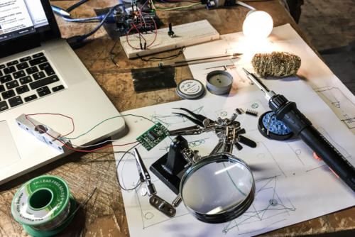 Preparing the electronic components // ©Stefano Mori